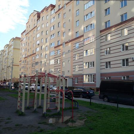 Apartment On Getmana Vigovskogo 49 Ровно Экстерьер фото