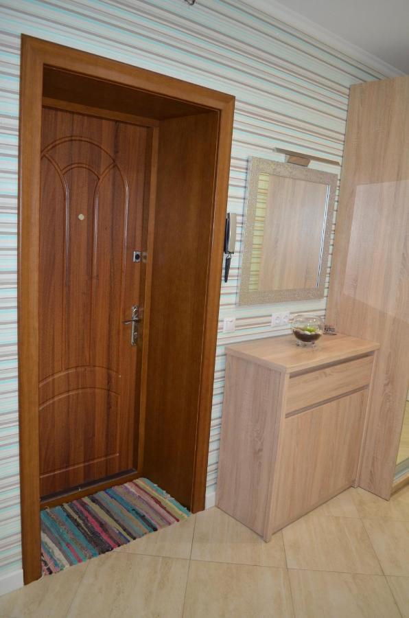 Apartment On Getmana Vigovskogo 49 Ровно Экстерьер фото