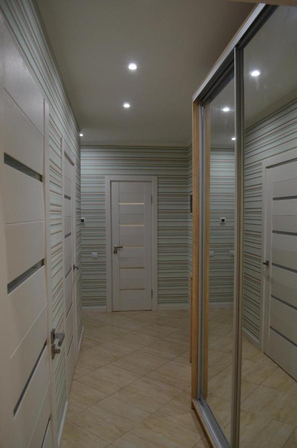 Apartment On Getmana Vigovskogo 49 Ровно Экстерьер фото
