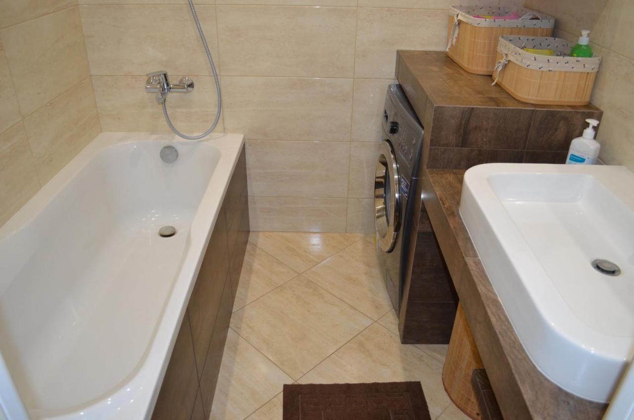 Apartment On Getmana Vigovskogo 49 Ровно Экстерьер фото