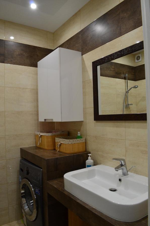 Apartment On Getmana Vigovskogo 49 Ровно Экстерьер фото