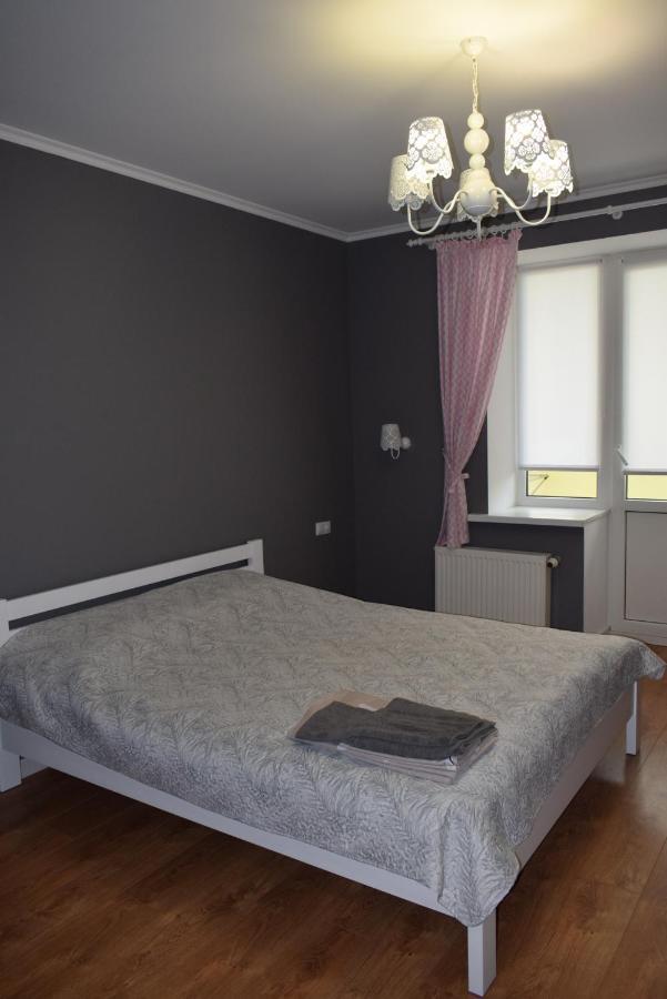 Apartment On Getmana Vigovskogo 49 Ровно Экстерьер фото