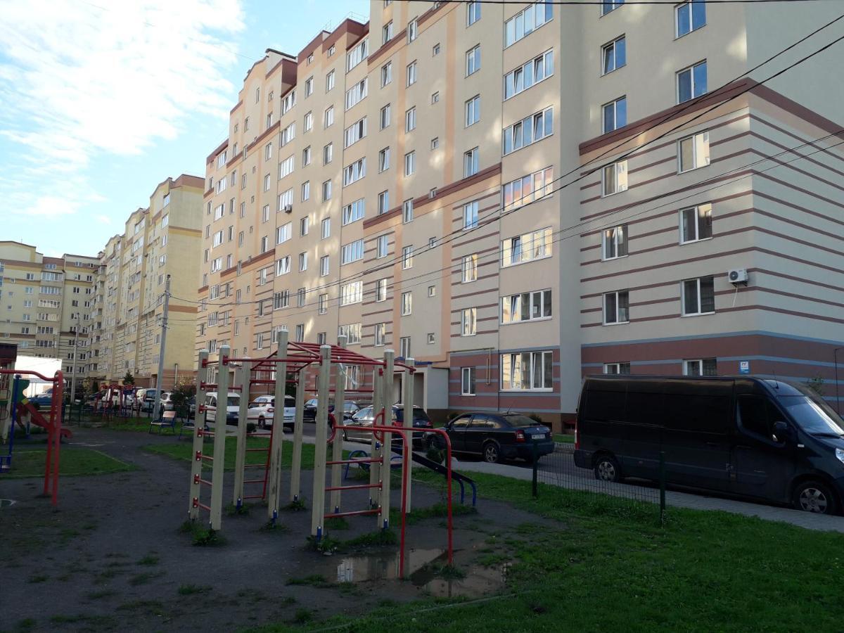 Apartment On Getmana Vigovskogo 49 Ровно Экстерьер фото