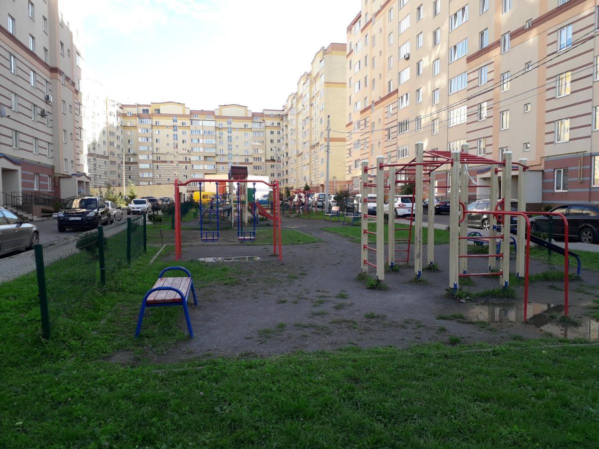Apartment On Getmana Vigovskogo 49 Ровно Экстерьер фото